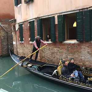 Allo Squero , Venecia Italia